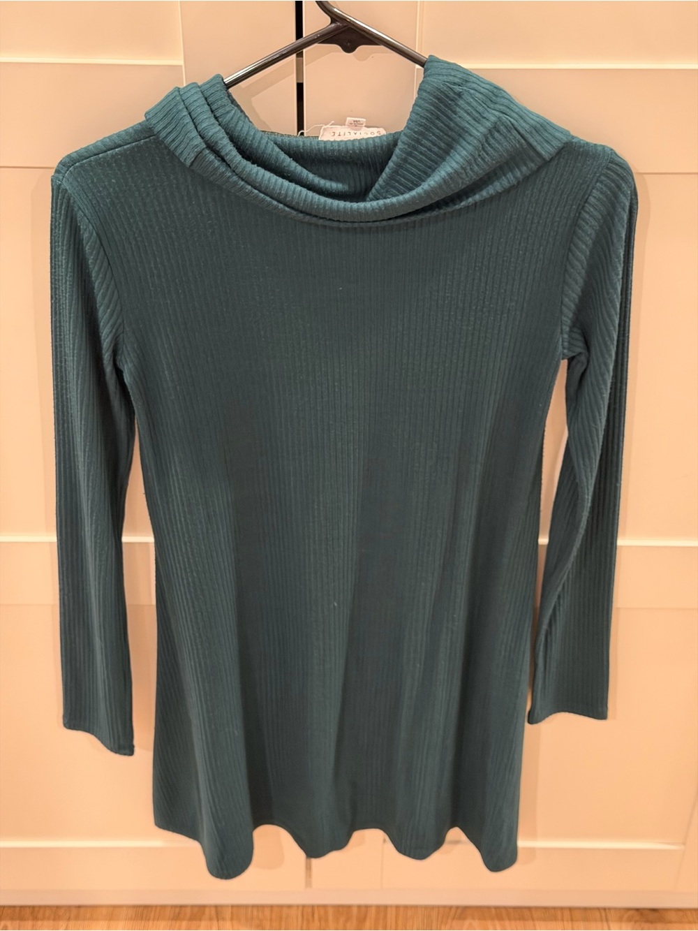 Socialite Ribbed Long-Sleeve Shift Dress in Teal Green. Size Small.